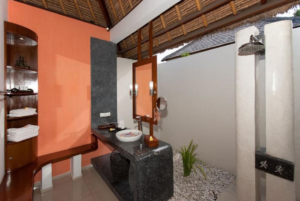 Superior Bungalow - Photo 4
