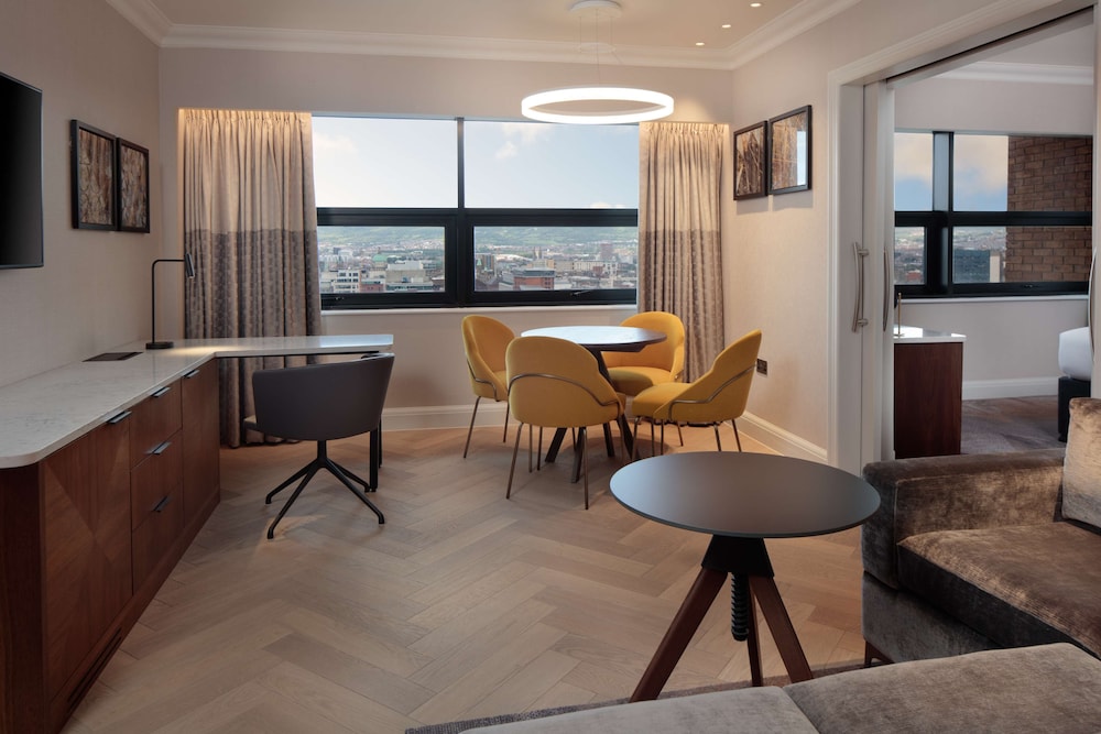 Executive Suite, 1 King Bed - Photo 10
