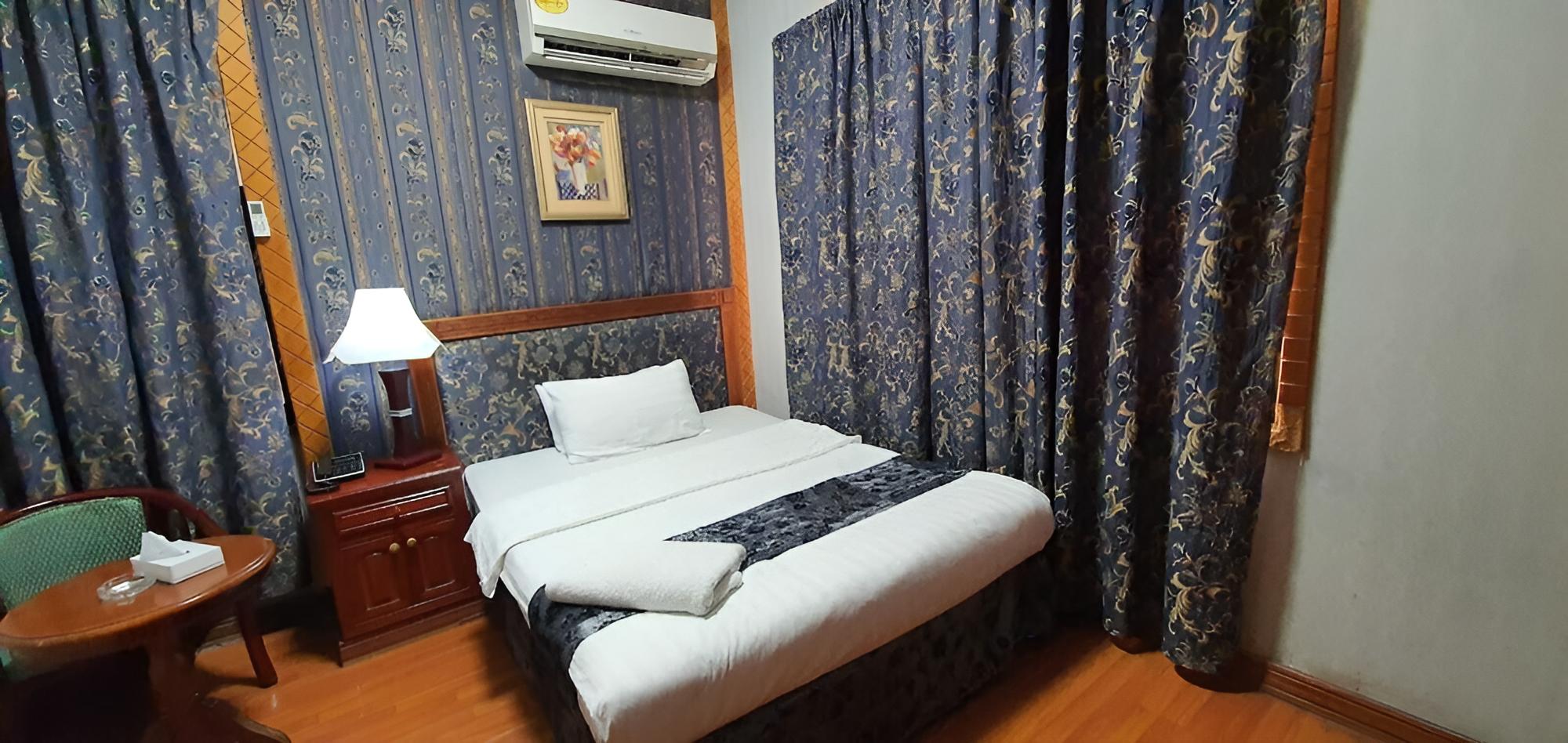 Basic Twin Room - Photo 2
