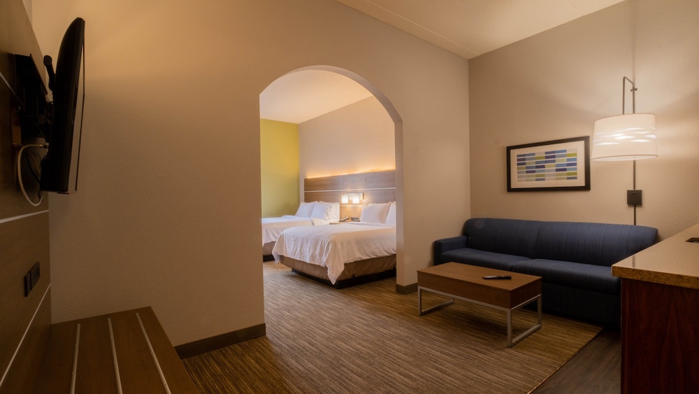Suite, Multiple Beds - Photo 3