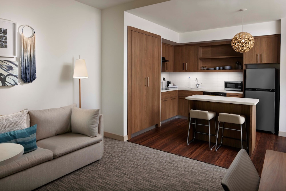 Suite, 1 Bedroom - Photo 1