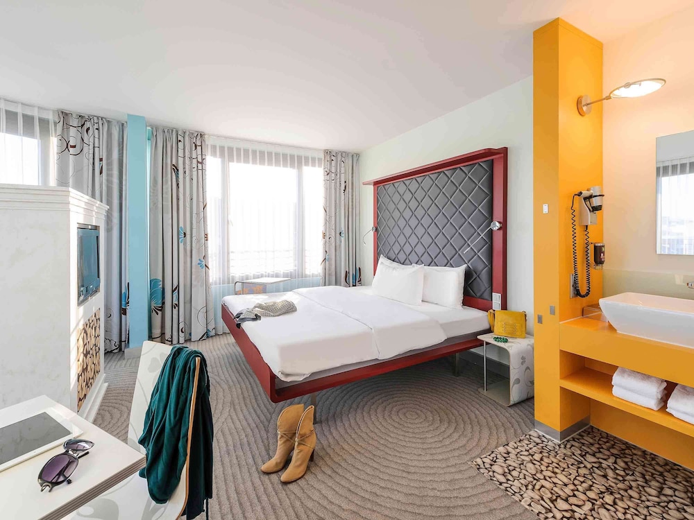 Room, 1 Queen Bed - Photo 3