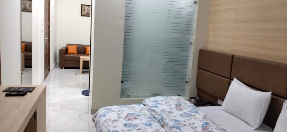 Deluxe Studio Suite, City View photo 1