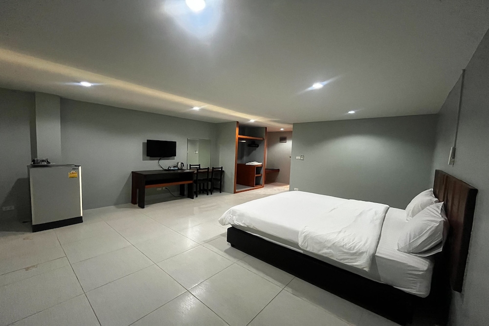 Standard Double Room, City View - Photo 12