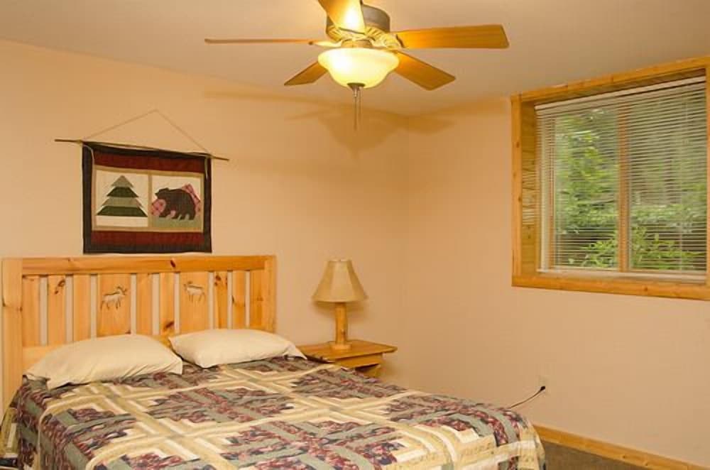 Cabin, 2 Bedrooms (Cabin 9 or 11) photo 3