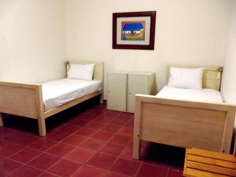 Standard Room, Multiple Beds photo 3