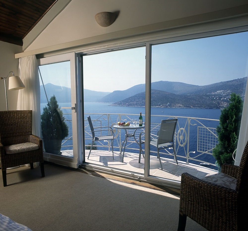 King Suite with Whirlpool photo 1