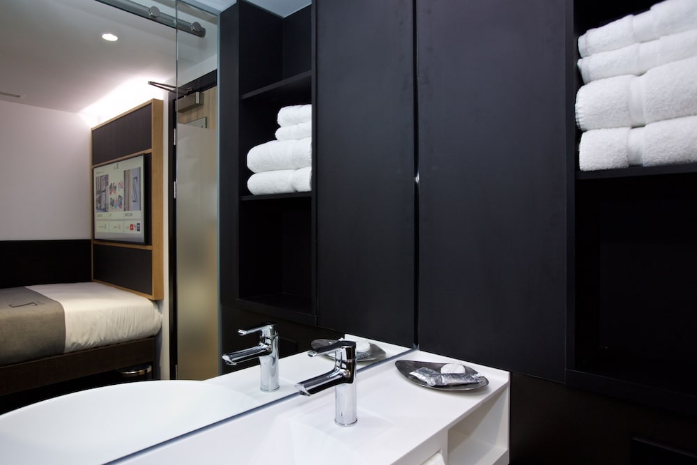 Double Room, No Windows
