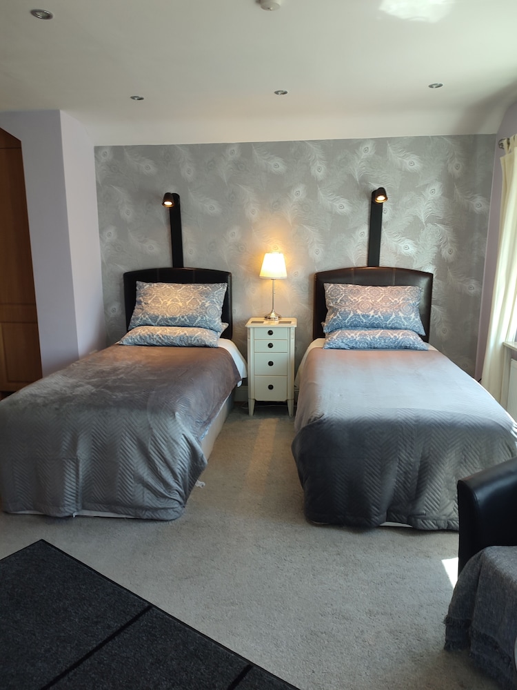 Family Triple Room, 3 Twin Beds, Non Smoking, Garden View photo 3