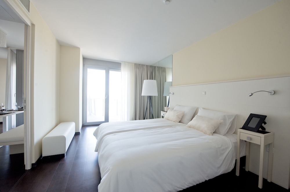 Superior Apartment, 2 Bedrooms, Balcony, Partial Sea View photo 2