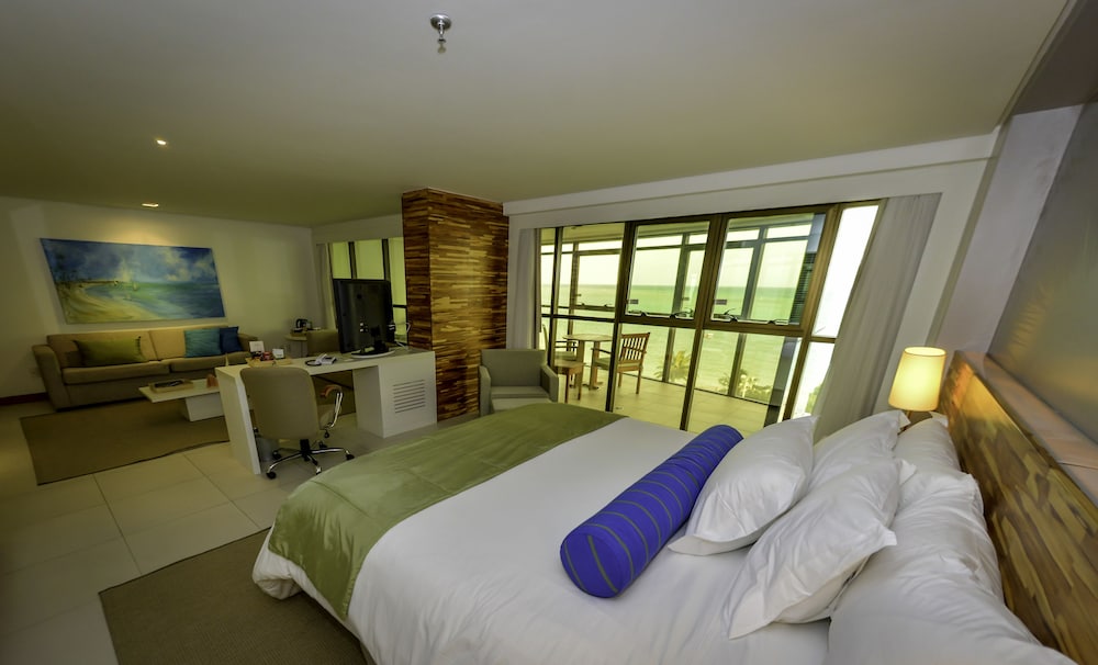 Suite, 1 King Bed, Non Smoking, Balcony (Living Room)