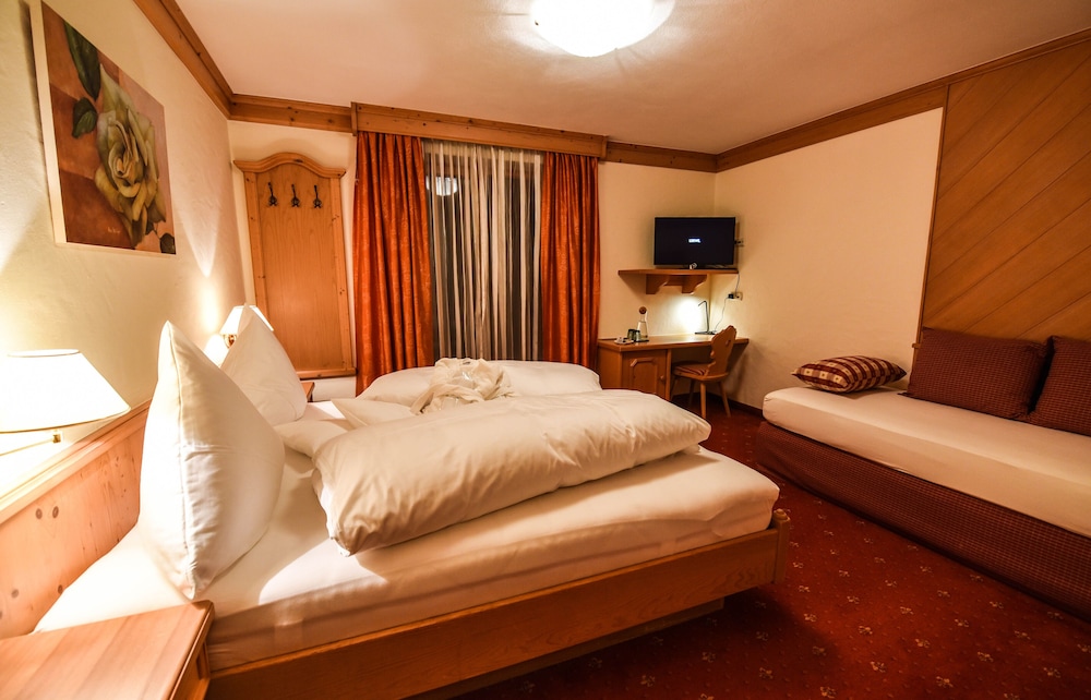 Standard Double Room, Balcony, Mountain View