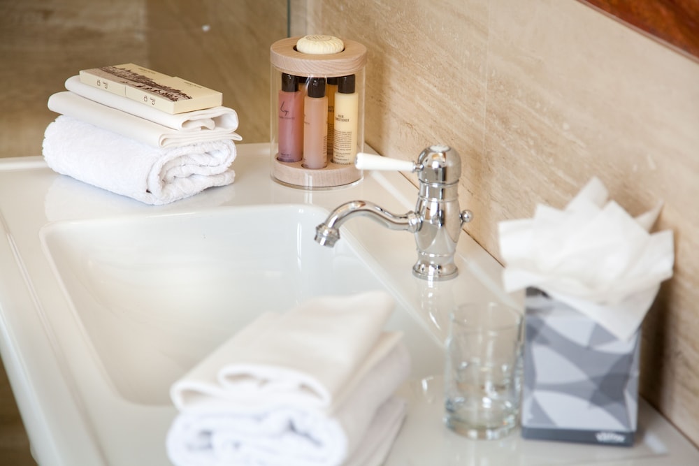 Deluxe Double or Twin Room - Photo 18
