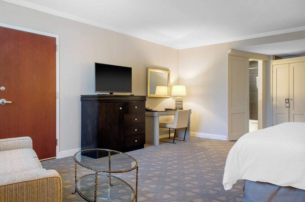 Executive Room, 1 King Bed (Premier) - Photo 3