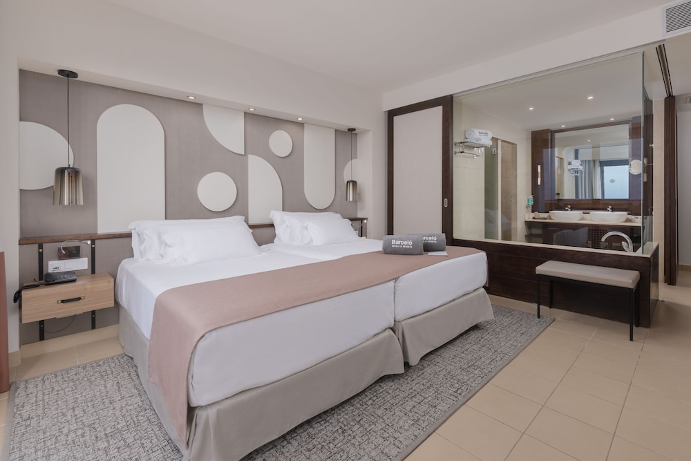 Deluxe Suite, Sea View (2 adults + 1 child)
