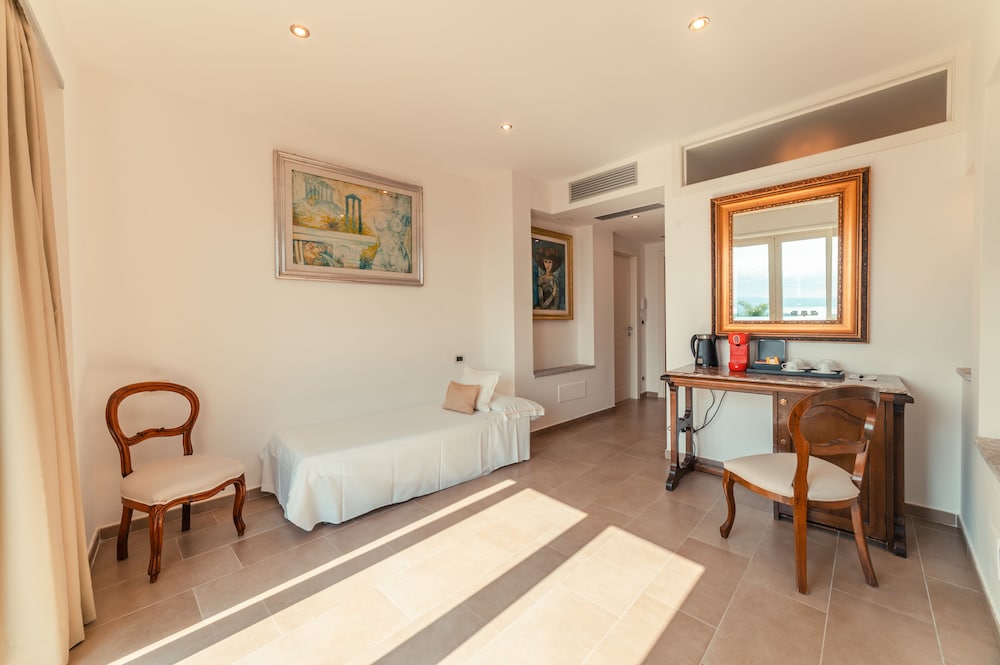 Superior Room, Balcony, Garden View - Photo 5