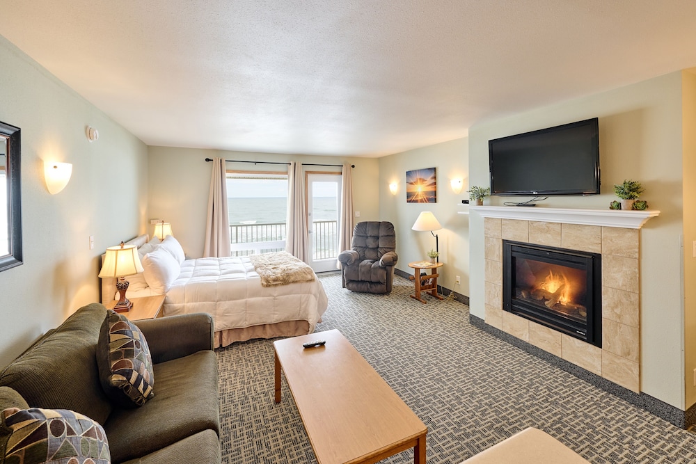 Deluxe Condo, 1 Bedroom, Fireplace, Ocean View
