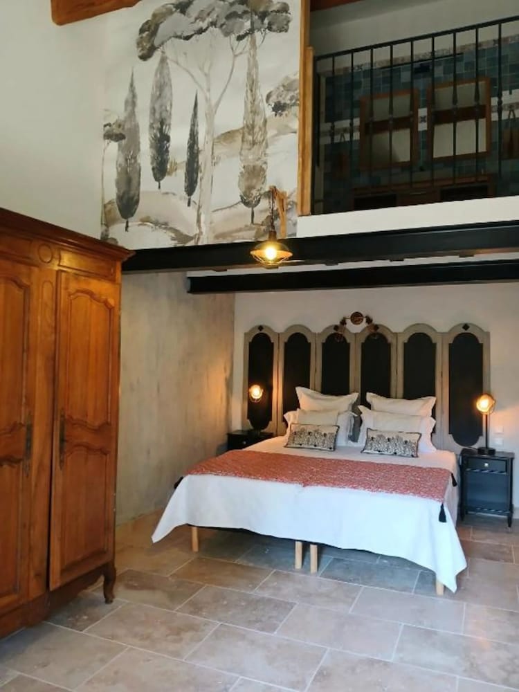 Comfort Room, Garden View