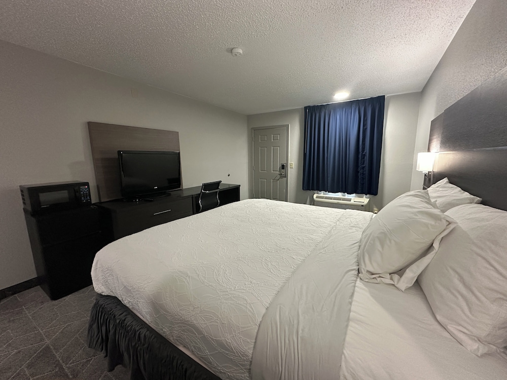 Deluxe Room, 1 King Bed, Non Smoking, Ground Floor