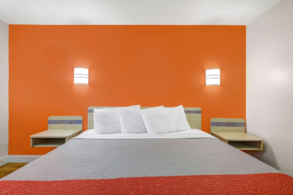 Standard Room, 1 King Bed, Accessible, Non Smoking - Photo 2