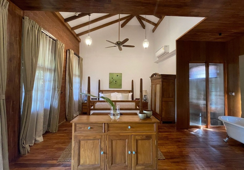 Family Room, 1 King Bed