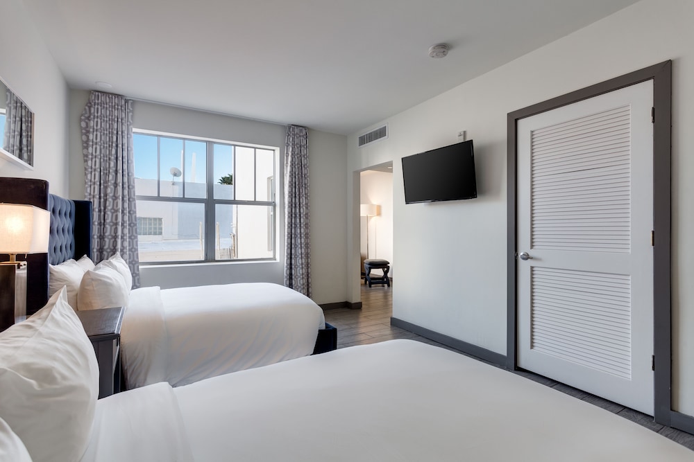 Deluxe Double, 2 Double Beds - Photo 4