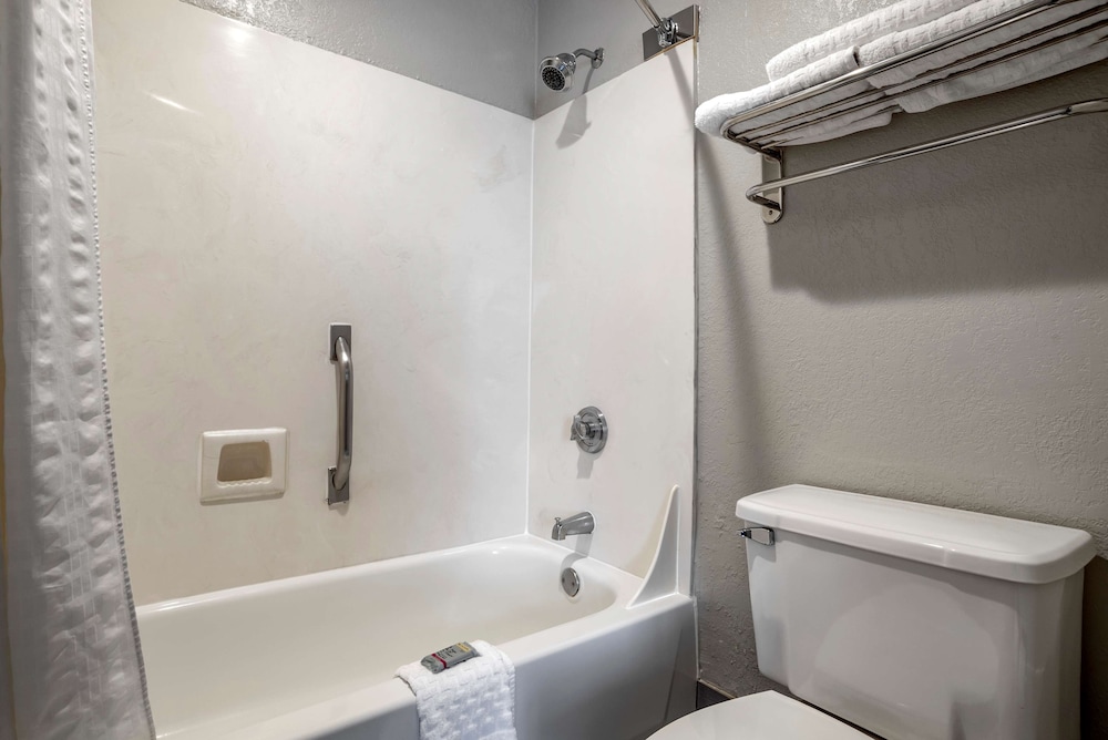 Suite, Multiple Beds, Non Smoking, Refrigerator & Microwave - Photo 5
