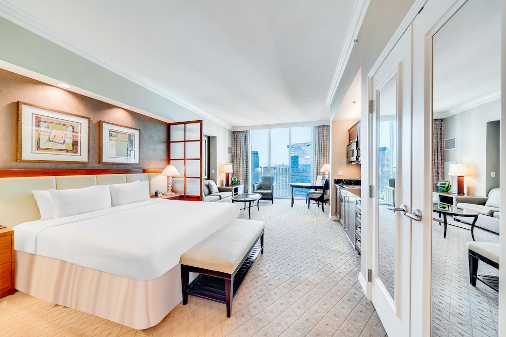 Deluxe Balcony Suite - Photo 1