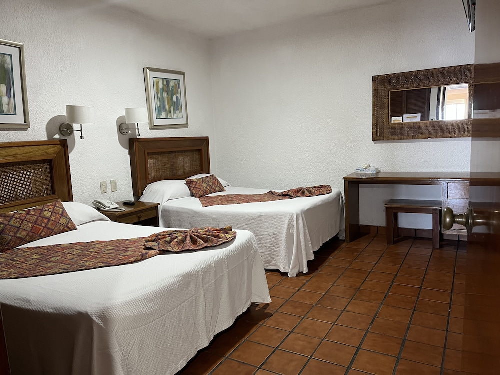 Suite, 1 Bedroom, Oceanfront - Photo 3