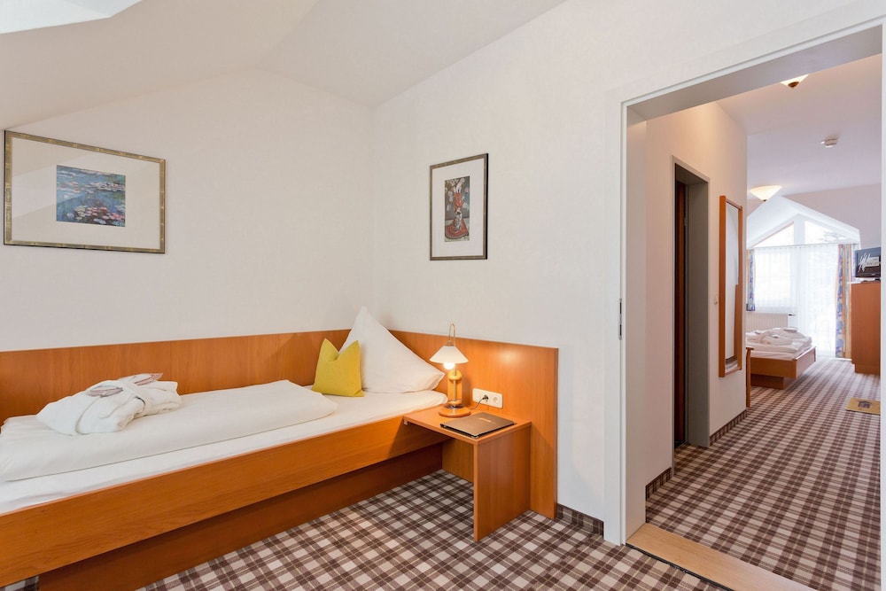 Comfort Quadruple Room, Balcony photo 2