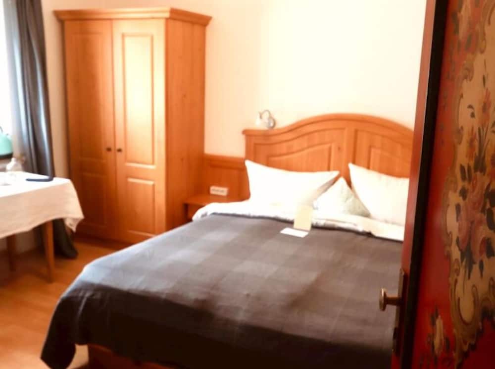 Basic Double Room photo 1
