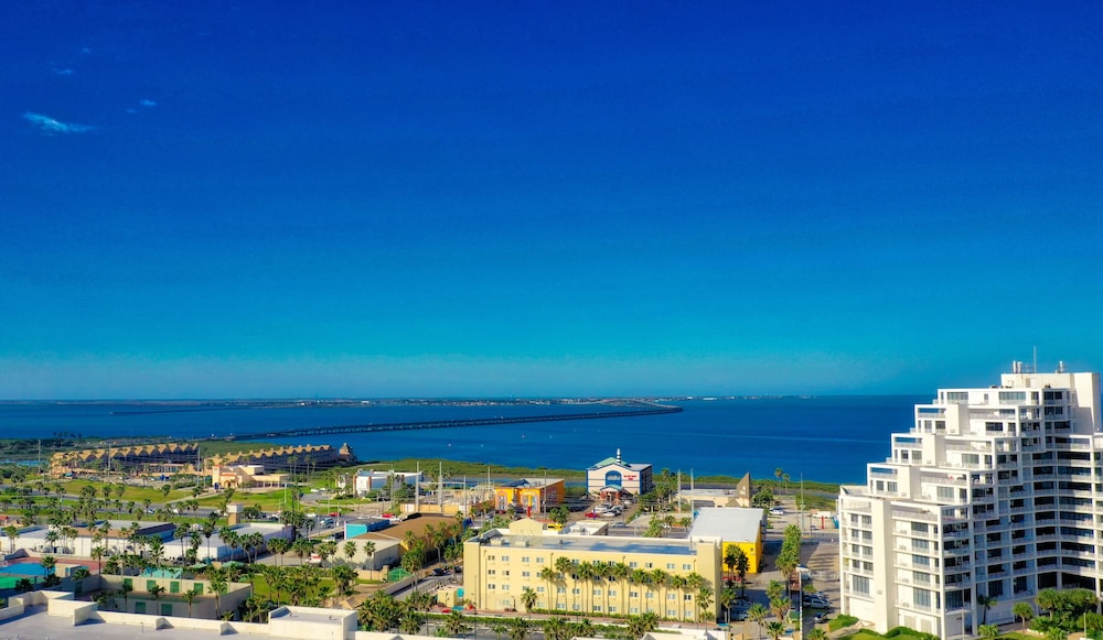 Suite, Multiple Beds, Non Smoking, Partial Ocean View, photo 6