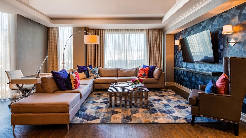 Suite, 1 King Bed, Non Smoking, Refrigerator (Penthouse)