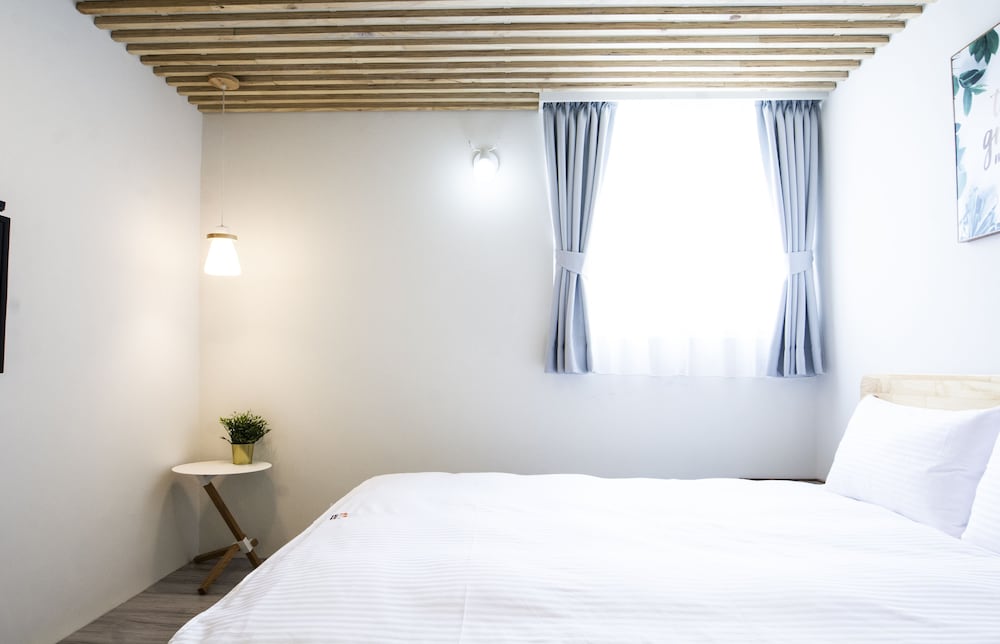 Standard Double Room - Photo 13