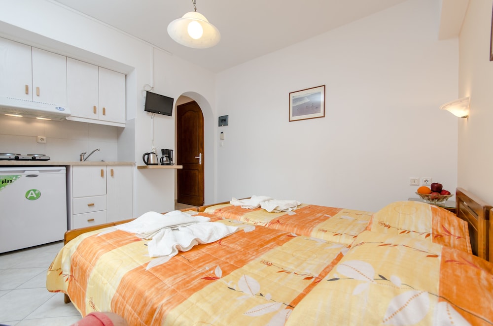 Economy Double Room, Basement photo 2