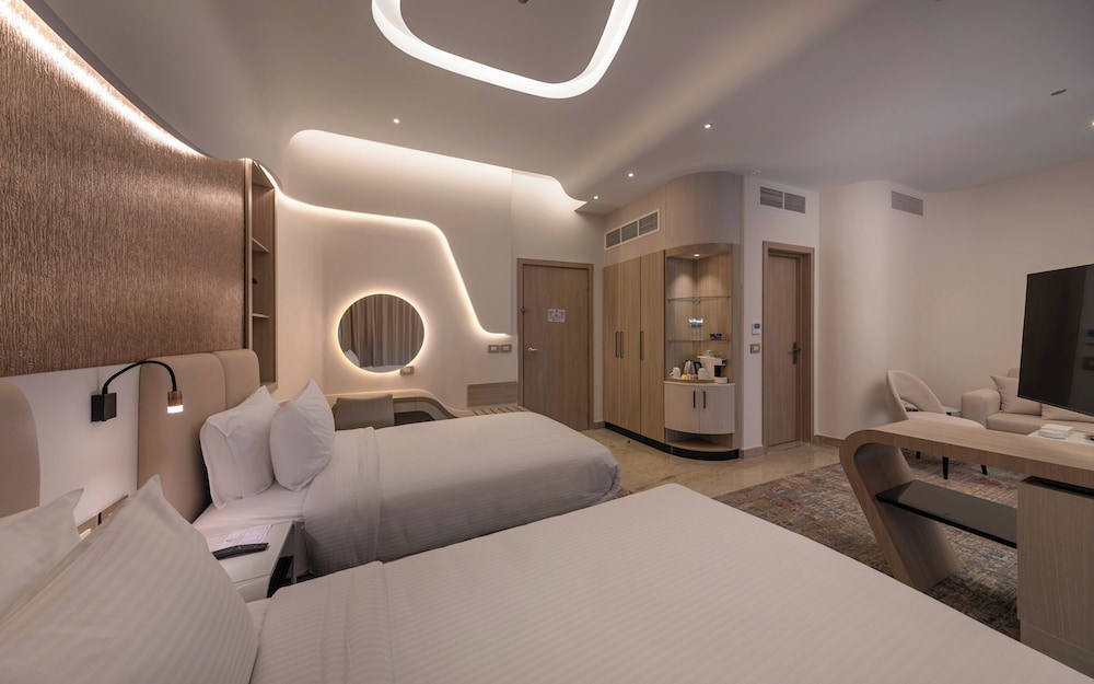 Premium Room, 2 Twin Beds, Pool View (Sofa Bed) photo 2