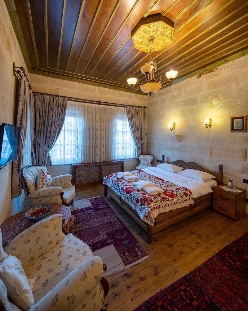 Luxury Suite, 1 King Bed, Terrace, City View