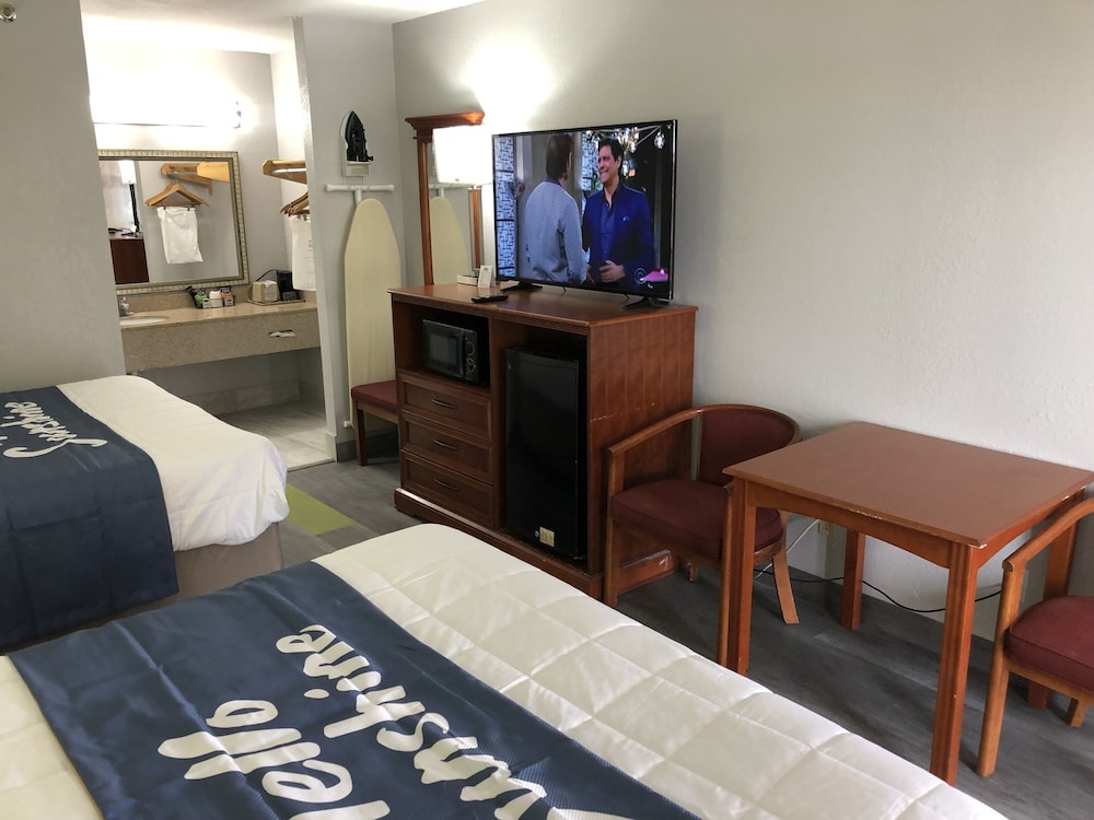 Room, 1 King Bed, Accessible photo 3