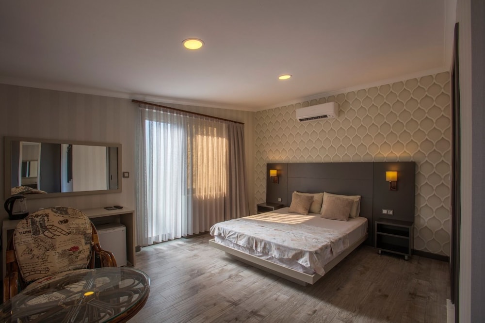 Deluxe Double Room, 1 Double Bed, Balcony, Sea View photo 1