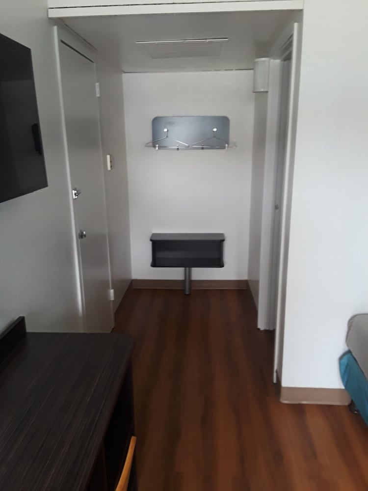 Standard Room, 2 Double Beds, Non Smoking, Refrigerator & Microwave photo 3