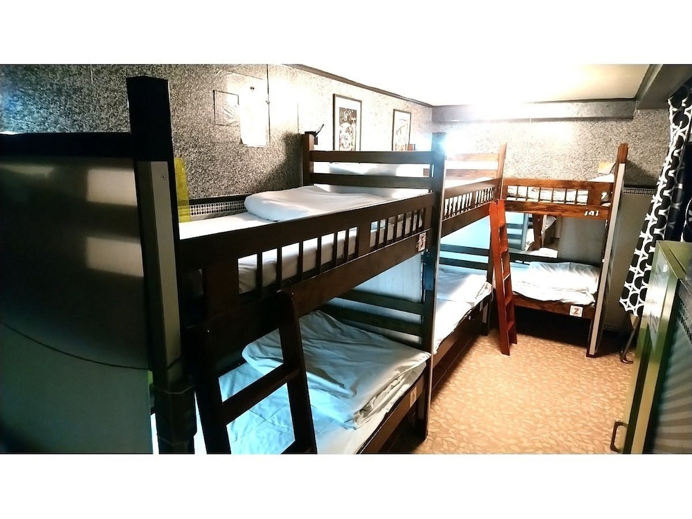 6 Beds Private Room with Bathroom photo 1