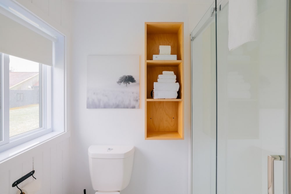 Economy Room, Multiple Beds, Private Bathroom, photo 6