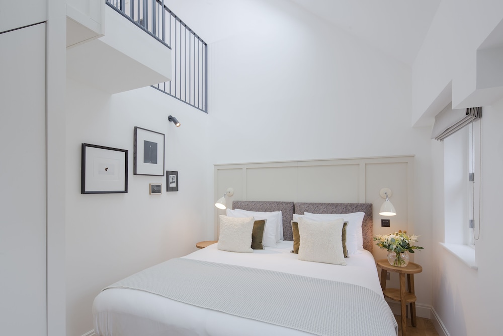 Deluxe One Bedroom Loft