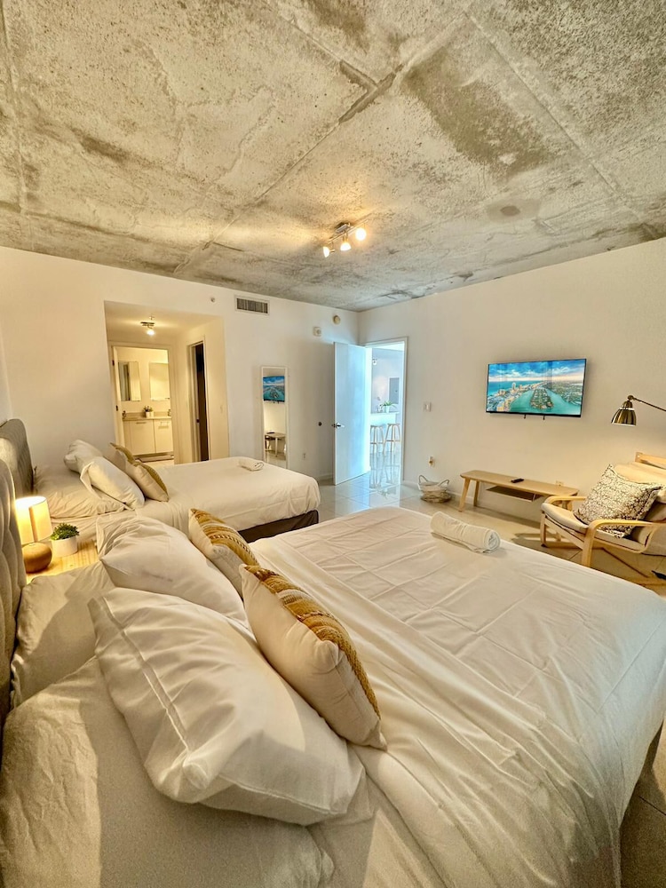 Condo, 2 Bedrooms, City View photo 2