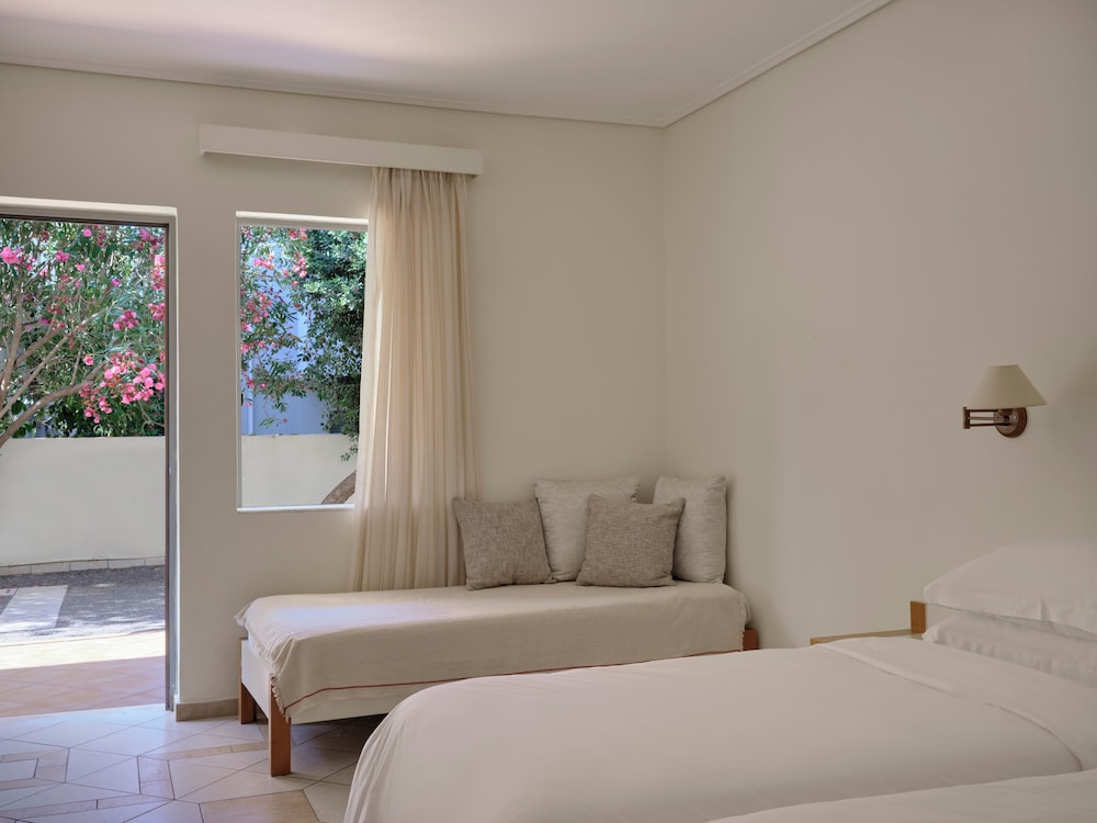 Triple Room Inland View photo 3