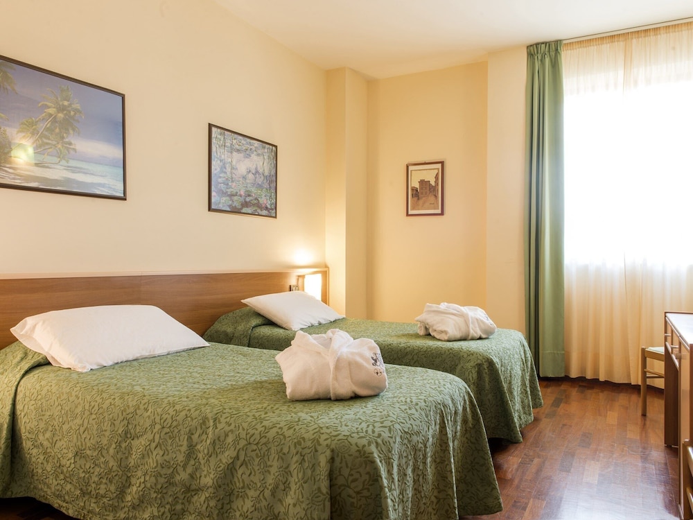 Classic Double Room (Single Use) photo 2