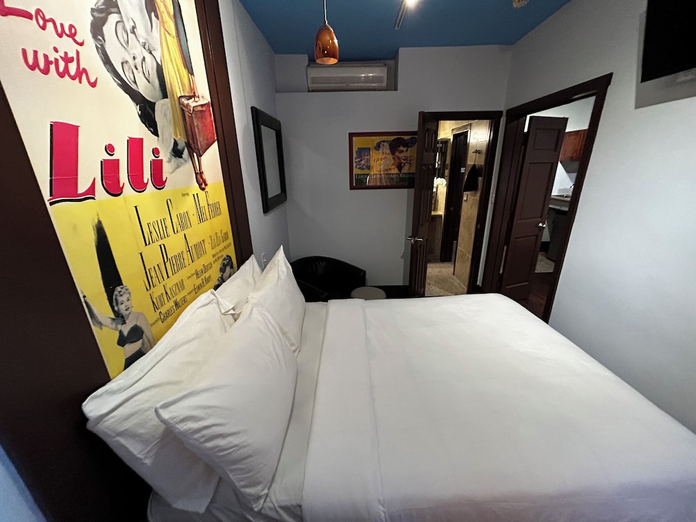 Deluxe Quadruple Room, 1 Bedroom thumbnail 6