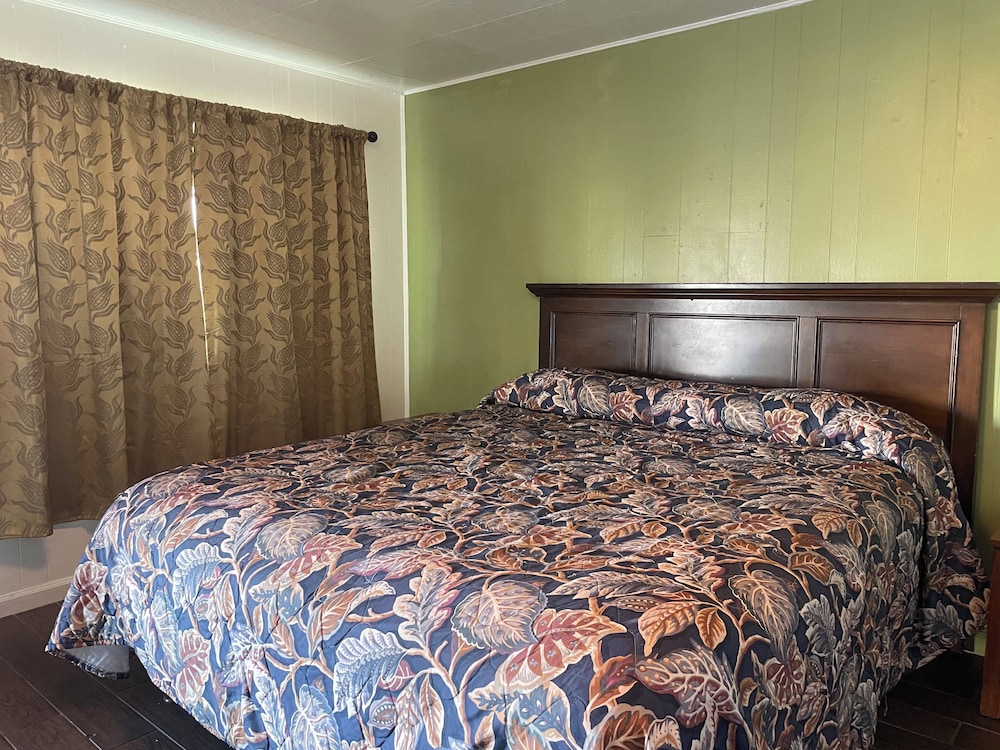 Room, 1 King Bed, Non Smoking - Photo 3
