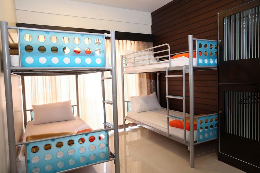 6 Beds Mixed Dormitory, Shared Bathroom photo 3
