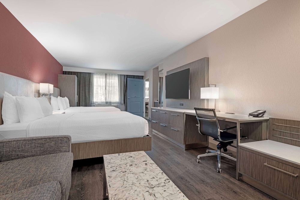 Suite, Multiple Beds, Accessible, Non Smoking (with Sofabed) photo 2